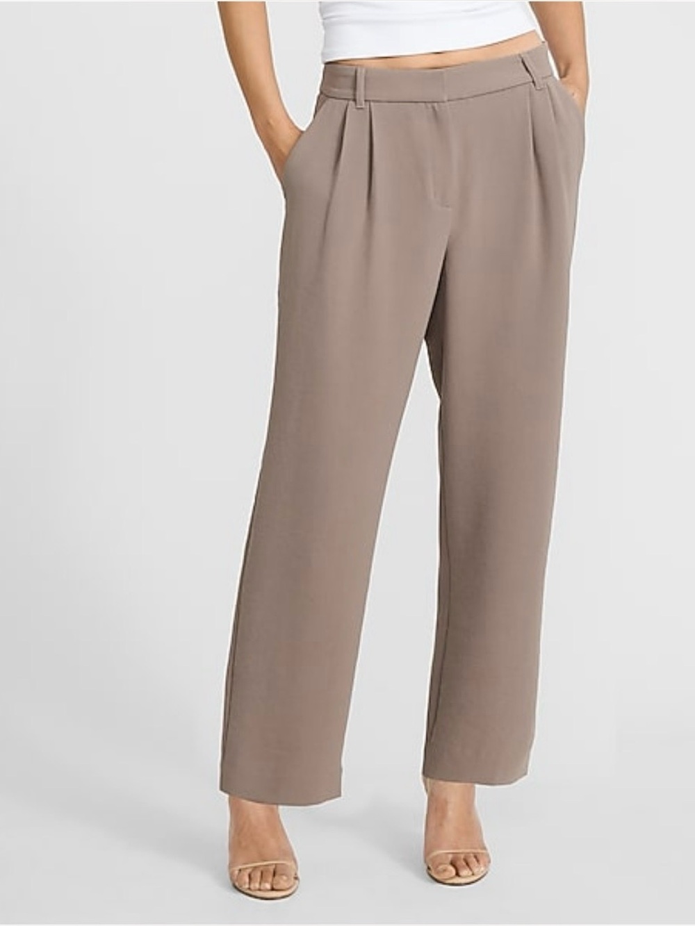 NWT! Express Signature Crepe High Waisted Cropped Relaxed Trouser
Color MUSHROOM